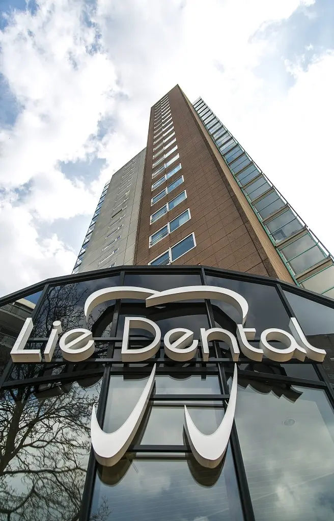 Drs. Jonathan Lie & Team